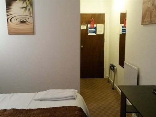Red Lion Hotel Tredegar エクステリア 写真