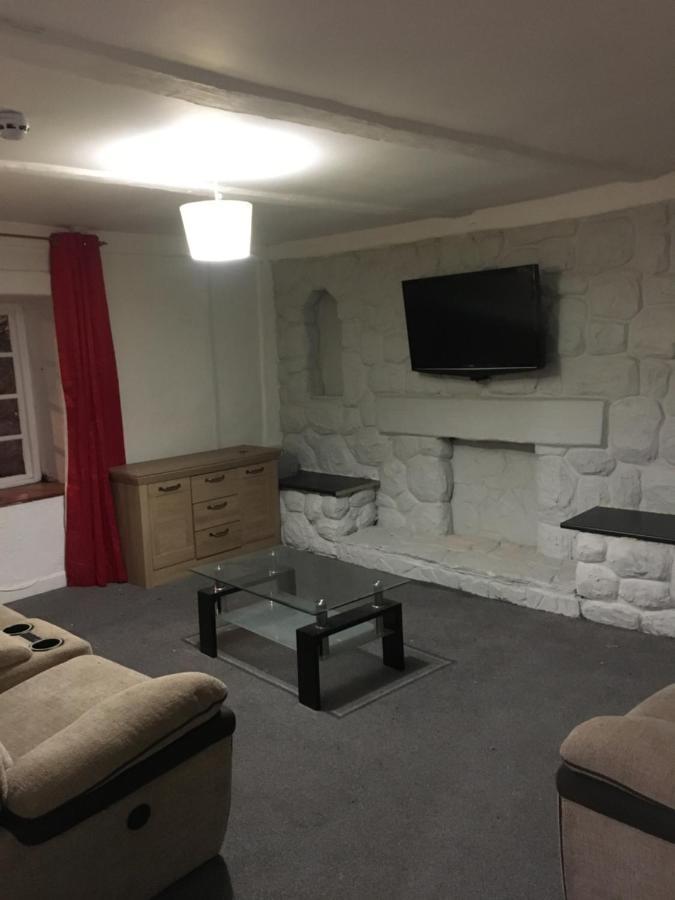 Red Lion Hotel Tredegar エクステリア 写真
